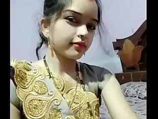 Indian bhabhi showing boobs